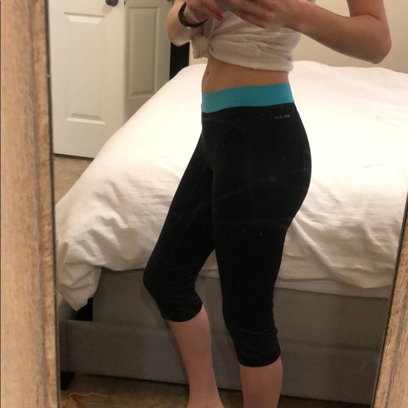 Nike Pro Dri-Fit Capri Leggings - Picture 8 of 8